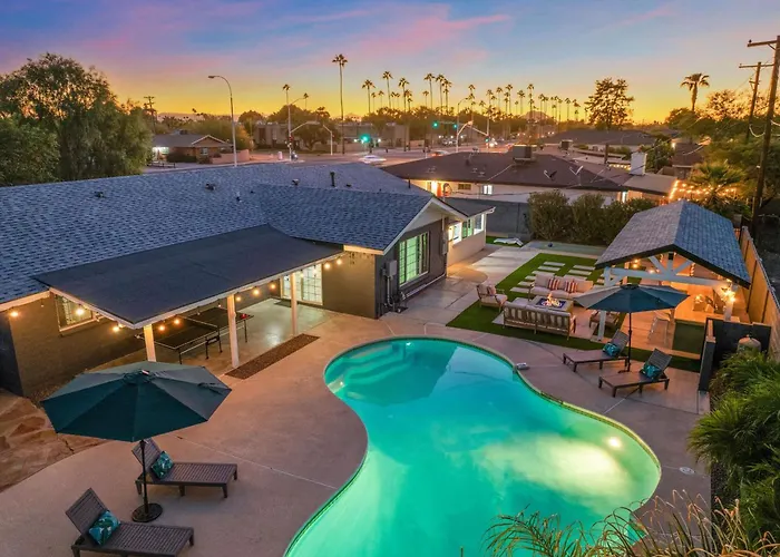 Backyard Oasis Pool Hot Tub Games & Holiday home *