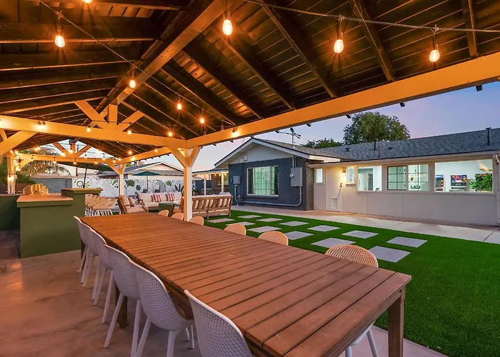 Holiday home Backyard Oasis Pool Hot Tub Games &