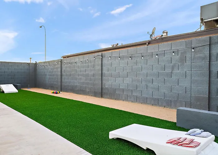 Backyard Oasis Pool Hot Tub Games & Holiday home