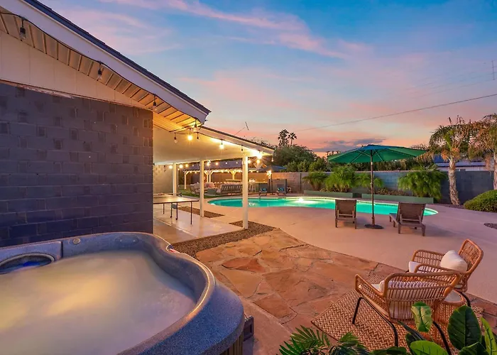 Holiday home Backyard Oasis Pool Hot Tub Games & *