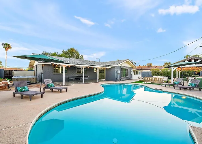 Holiday home Backyard Oasis Pool Hot Tub Games & *