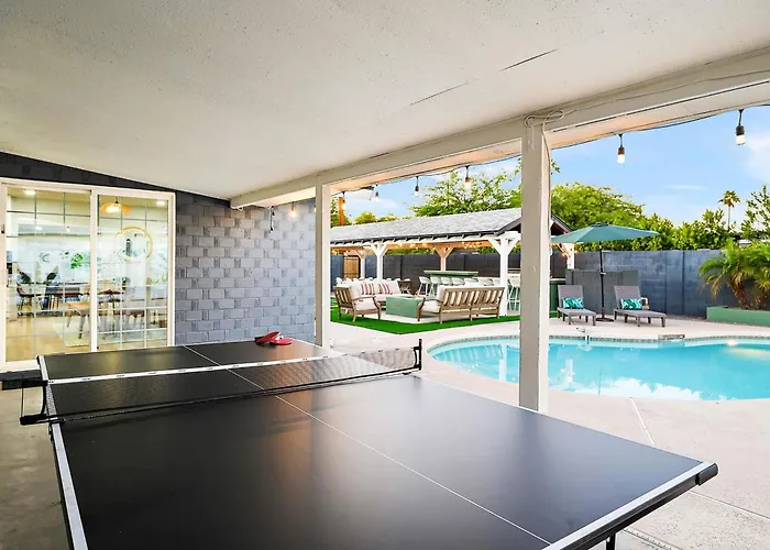 Backyard Oasis Pool Hot Tub Games & *