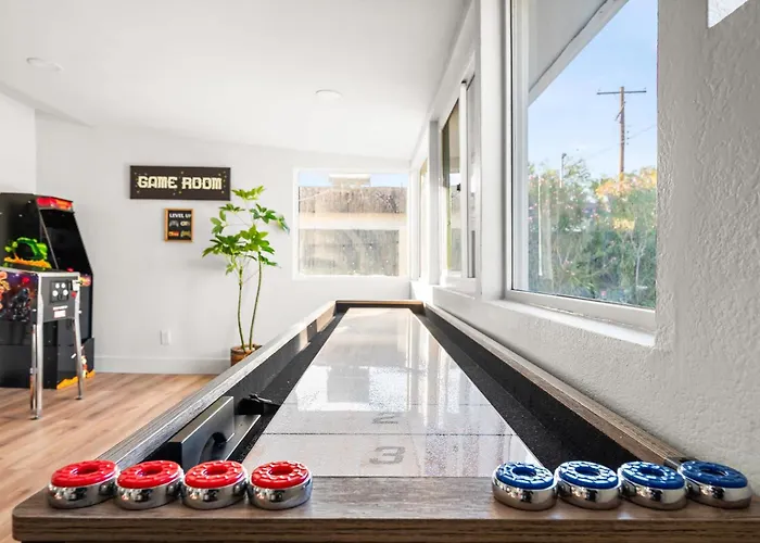 Backyard Oasis Pool Hot Tub Games & Holiday home